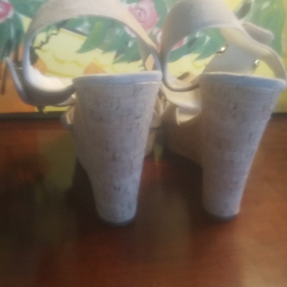 Michael Kors suede wedge sandal 9.5M - Picture 4 of 6